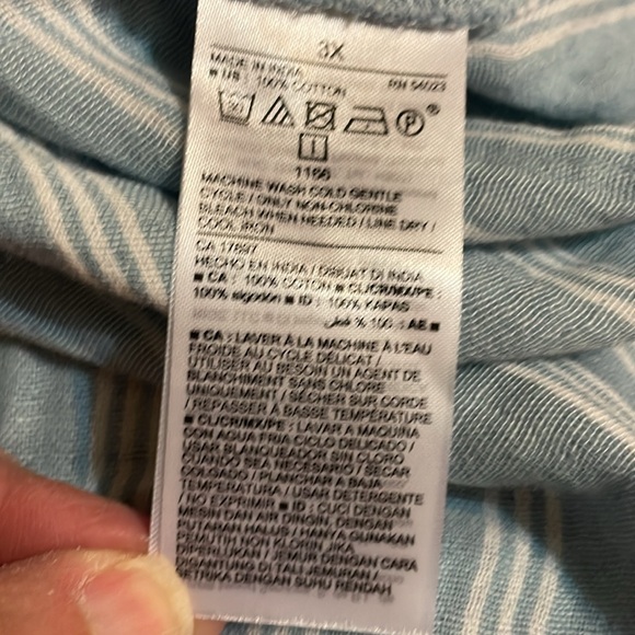 Old Navy women’s pullover top. Blue and white striped. 3/4 sleeves. Size 3X NWT - Picture 9 of 10